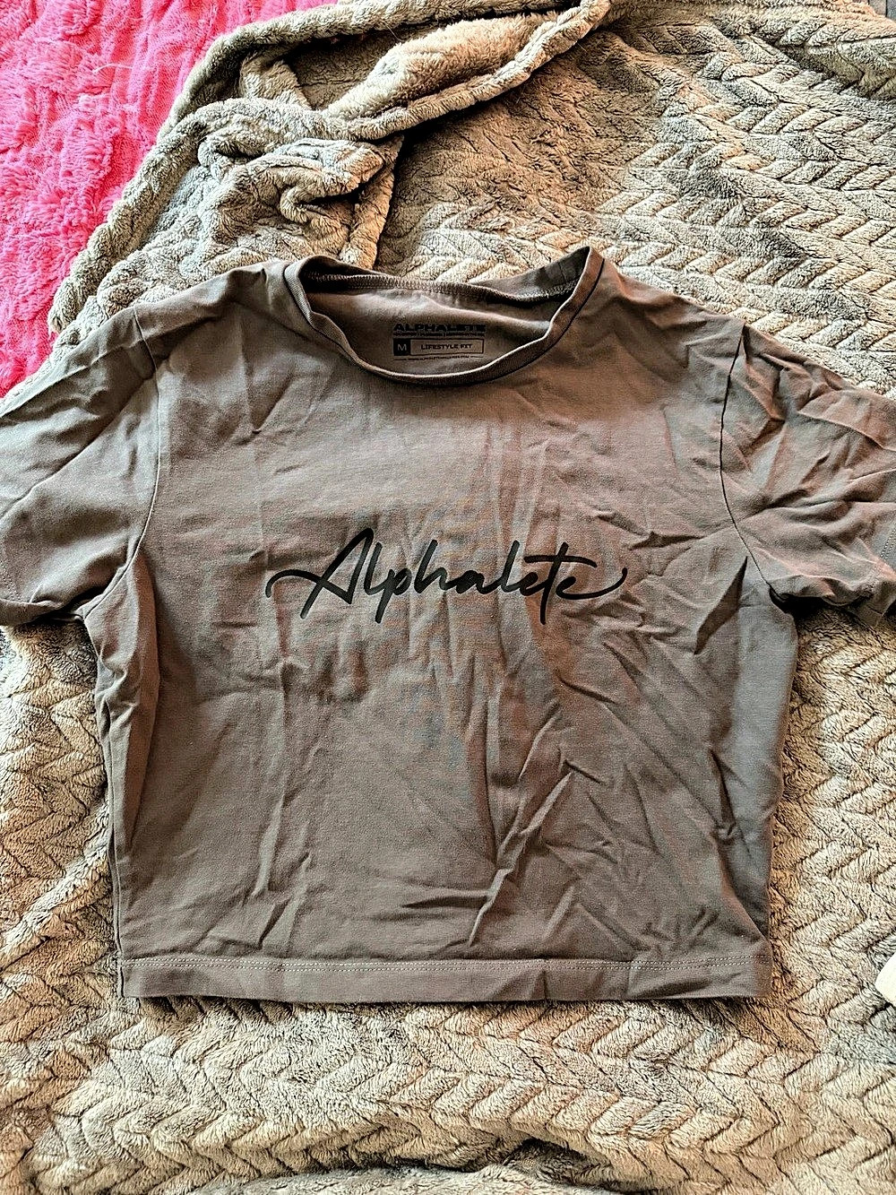 Alphalete Lifestyle Fit Crop Tee Graphic Short Sleeve Gray